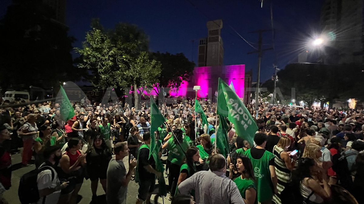 Masivo Cacerolazo En La Ciudad De Santa Fe Contra Las Medidas De Javier