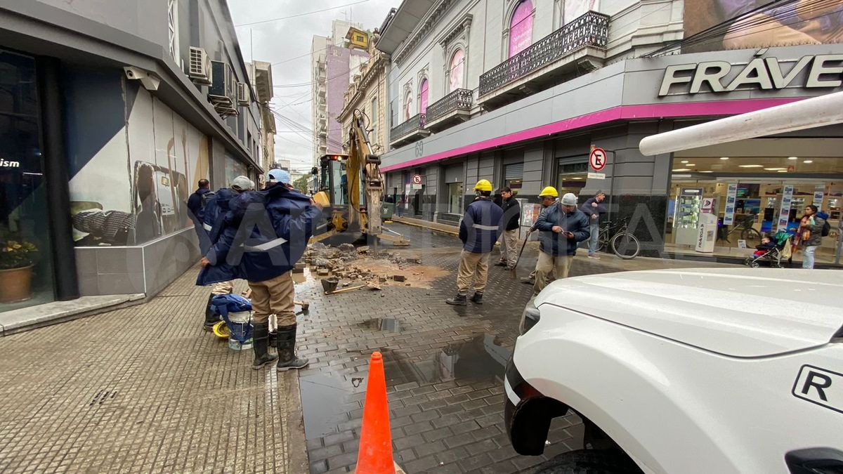 Corte De Tr Nsito En La Zona De La Peatonal Por Trabajos De Aguas