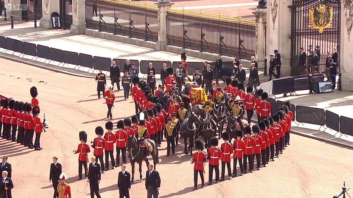 Video As Dejaba Por Ltima Vez El Palacio De Buckingham La Reina