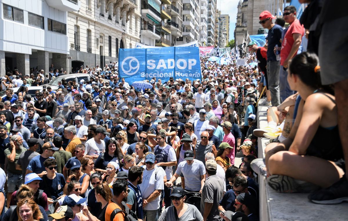 Paro En Santa Fe Contra El Dnu Y La Ley Mnibus De Javier Milei Minuto