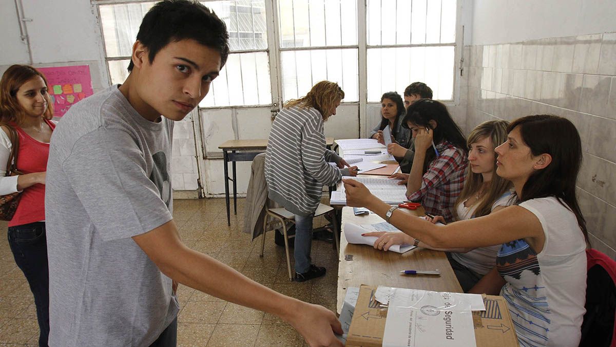 Voto Joven M S De J Venes De Y A Os Votan Por Primera