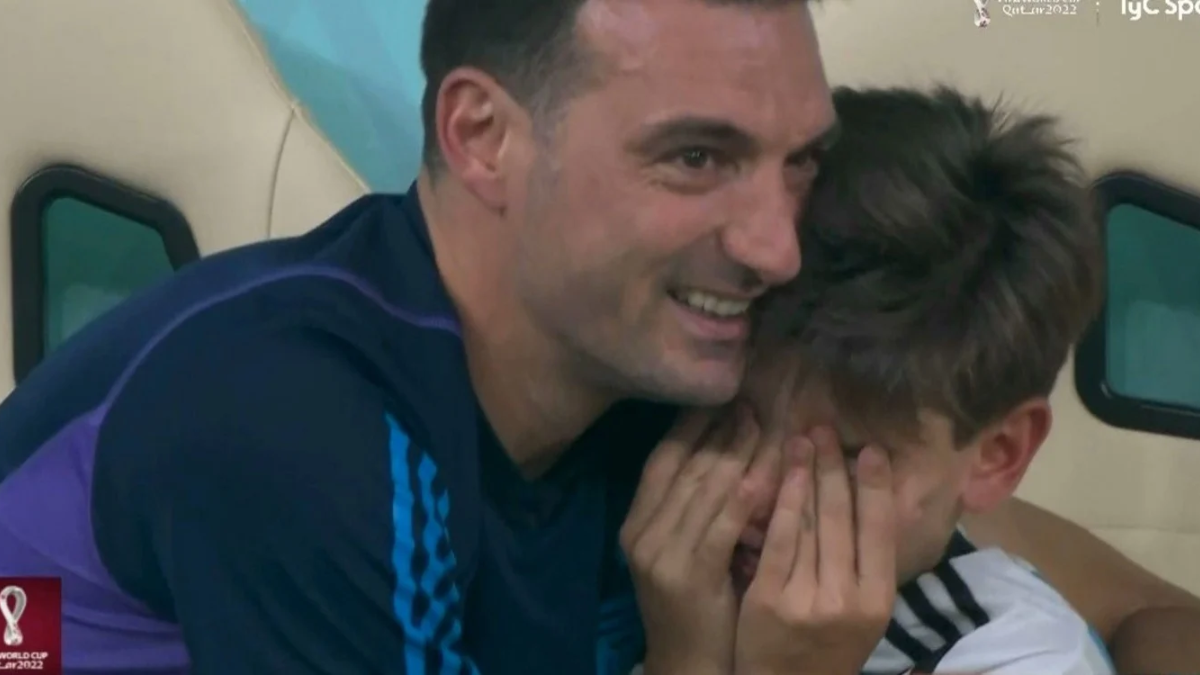 El momento único de Lionel Scaloni y su hijo Ián se abrazaron y