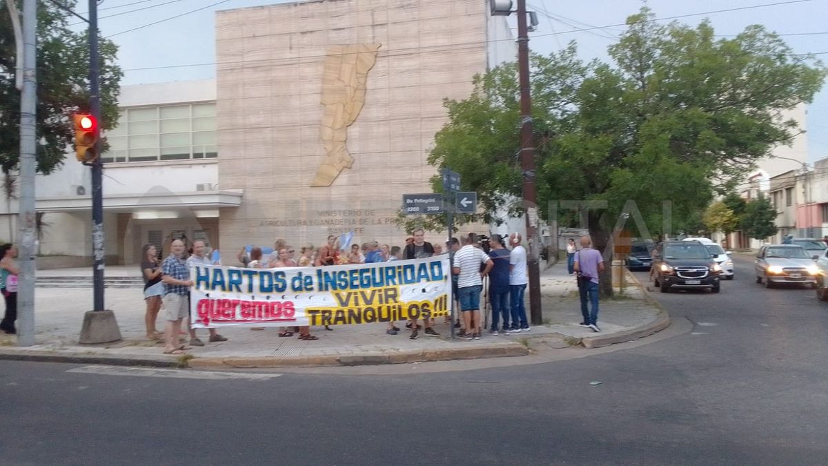 Manifestación de los vecinos de barrio Mariano Comas seguridad