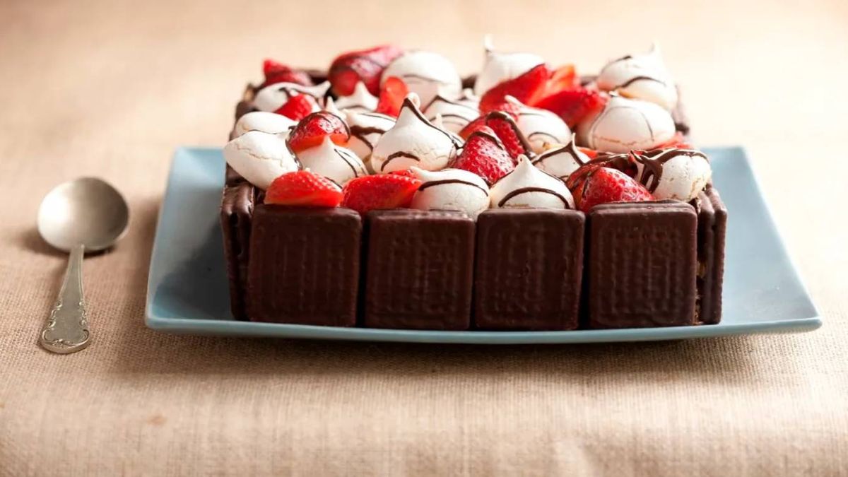 Cómo hacer una torta de galletitas de chocolate y merenguitos con la