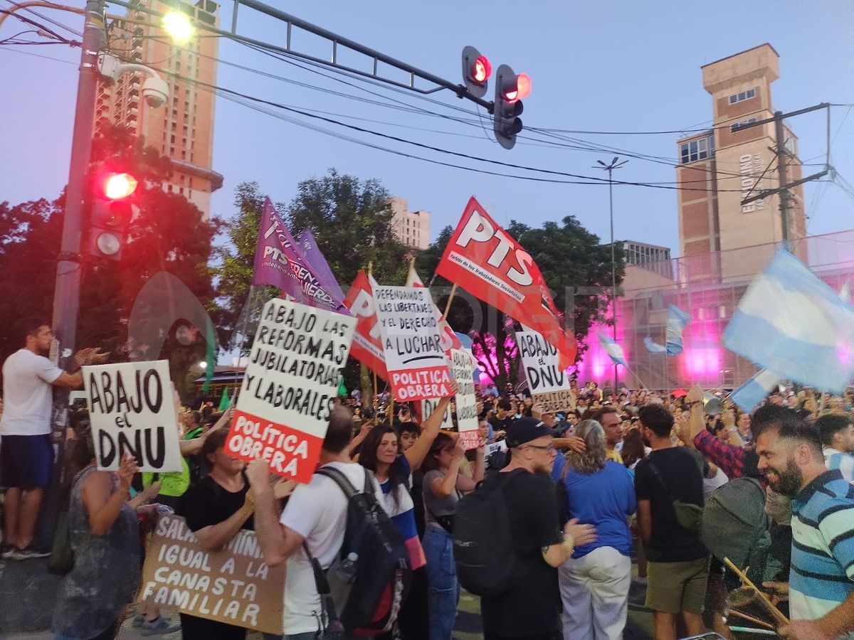 Masivo Cacerolazo En La Ciudad De Santa Fe Contra Las Medidas De Javier