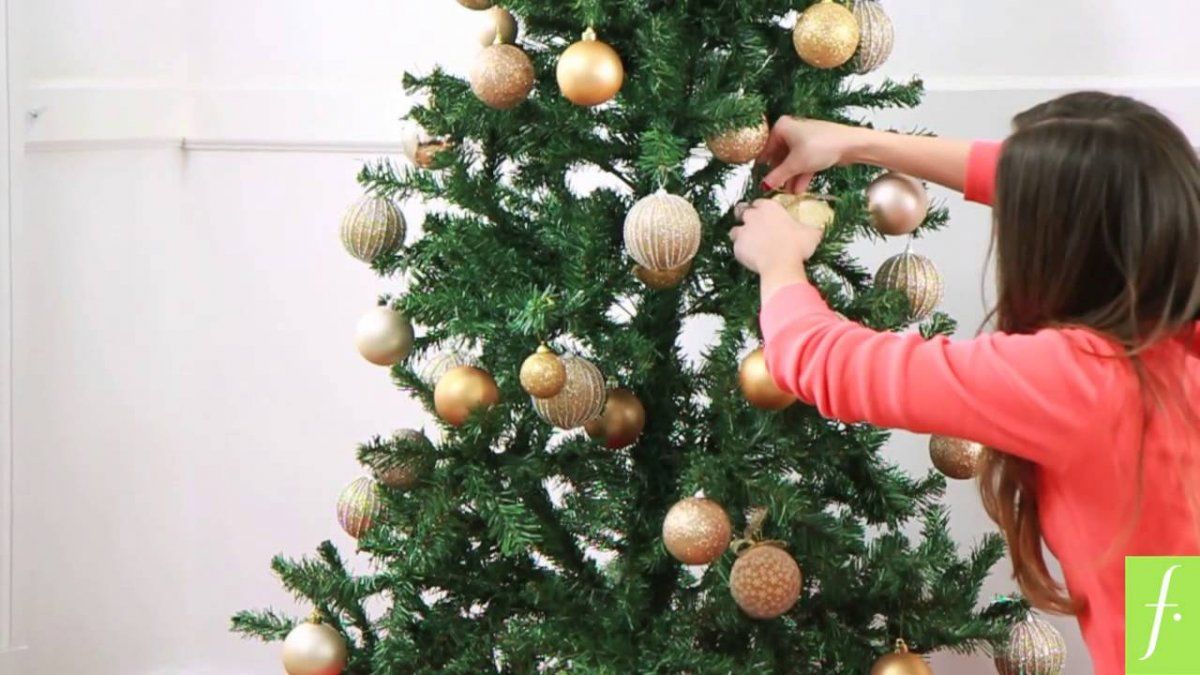El árbol de Navidad que decora los espacios de la casa, negocios, oficinas y demás lugares de trabajo, hasta el 6 de enero, Día de Reyes. El árbol de Navidad que decora los espacios de la casa, negocios, oficinas y demás lugares de trabajo, hasta el 6 de enero, Día de Reyes. 