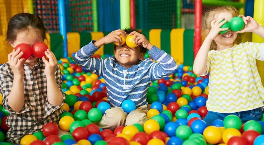 Las medidas de la Municipalidad de Santa Fe también incluyen a los peloteros y locales para niños.