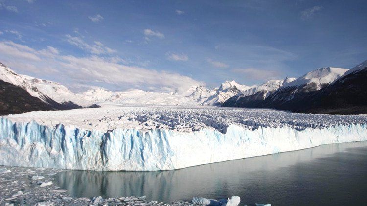 La protección de los glaciares, que se están replegando en el país, es otro punto clave.