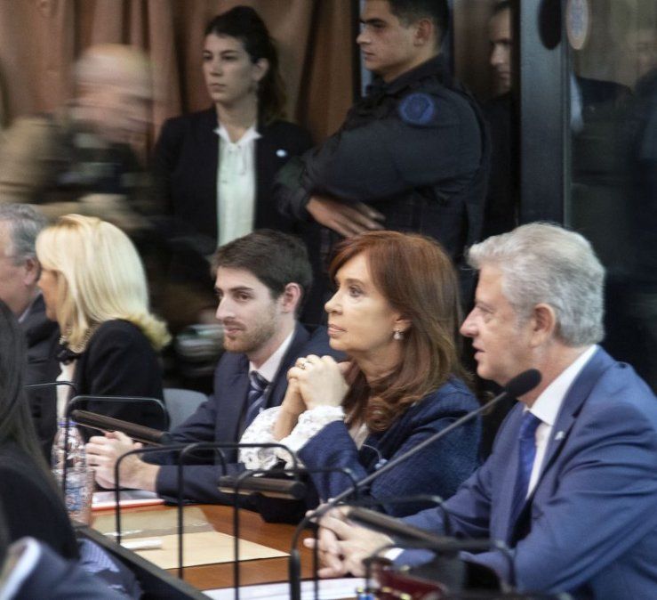 Cristina Kirchner y su abogado, Carlos Beraldi, en una audiencia en el juicio por la obra pública.