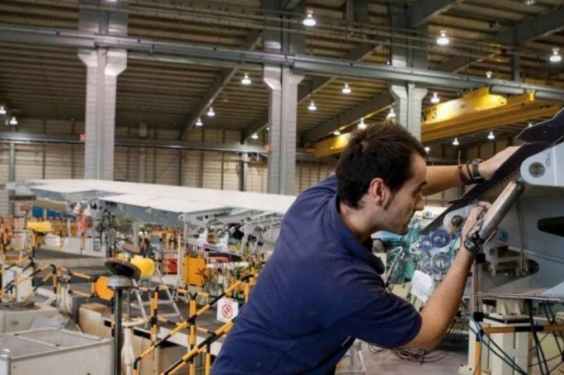 Productos de metal, maquinarias y equipos cayeron 19% anual en agosto.