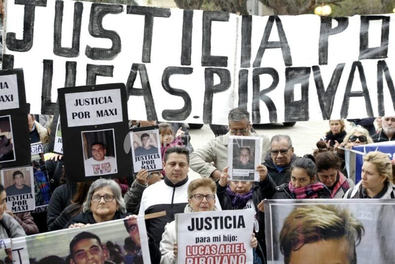 Marcha por los homicidios de Lucas Pirovano y Maxi Olmos