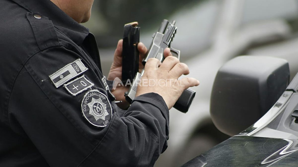 El arma secuestrada que entregó el policía.