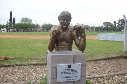 El viernes 27 de septiembre de 2013, en inmediaciones del Polideportivo Municipal Gorki Grana de Morón, se inauguró un busto en memoria de Galíndez, obra de la escultora María Claudia Martínez y, del acto, participaron sus hermanos Jorge y Roberto.