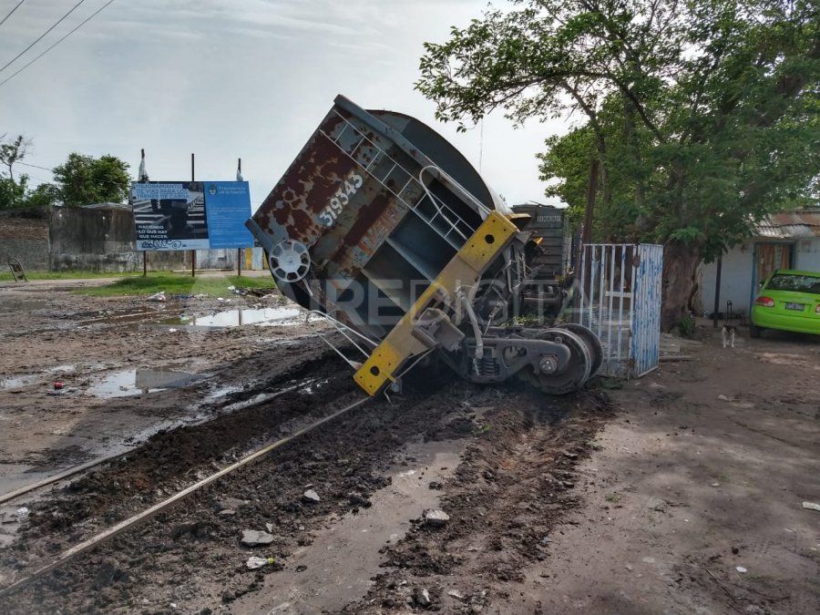 Una formación del Belgrano Cargas descarriló en Luciano Torrent y Güemes