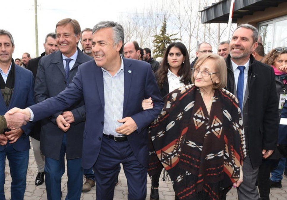 Alfredo Cornejo junto a su madre, Ramona Neila.