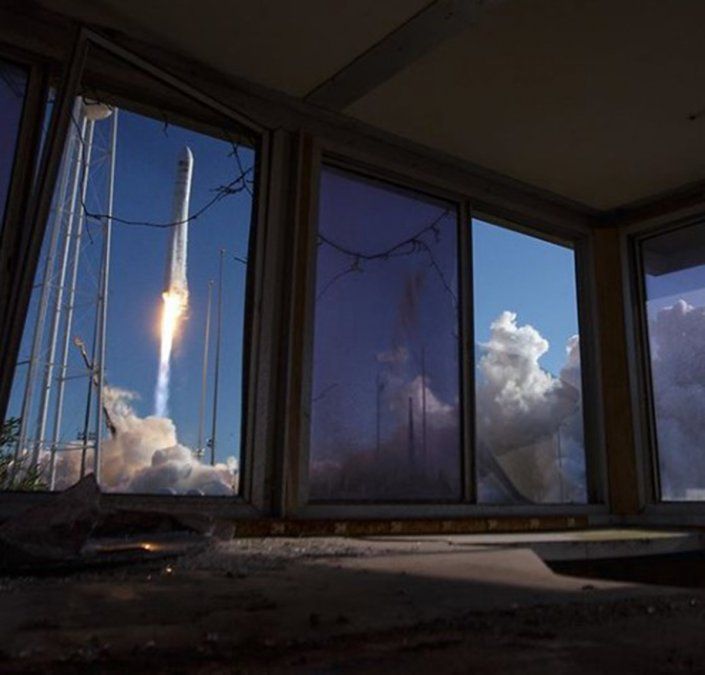 El lanzamiento visto desde unas ventanas rotas por las vibraciones de los violentos despegues, en las instalaciones de la Nasa en Virginia. Foto: Nasa.