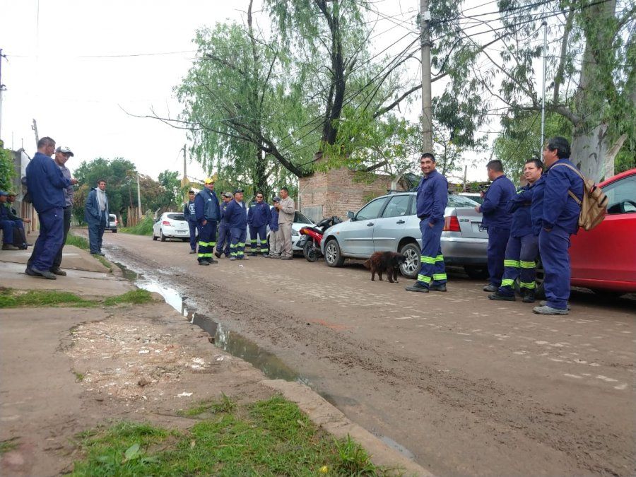 Este lunes a las 7.30 los trabajadores encontraron el portón cerrado con candado