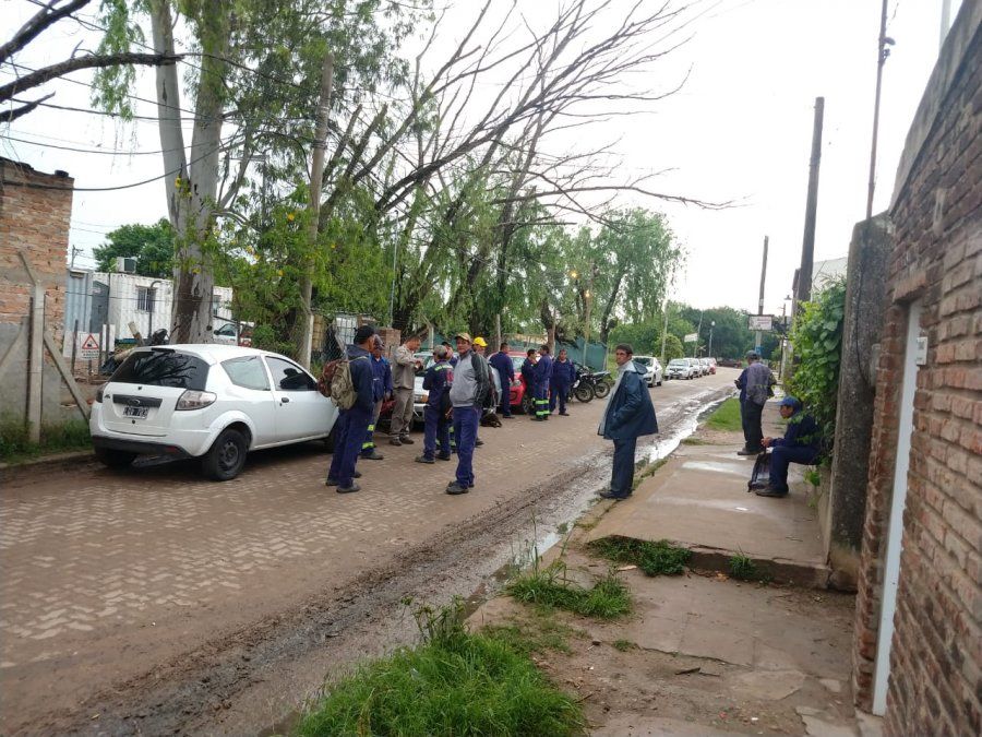 Este lunes a las 7.30 los trabajadores encontraron el portón cerrado con candado