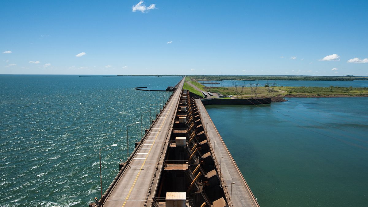 El paso sobre la represa de Yaciretá es una segunda opción.