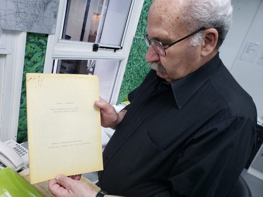 Héctor Micheloud, que trabajó en la construcción del túnel, en los estudios de Aire de Santa Fe.