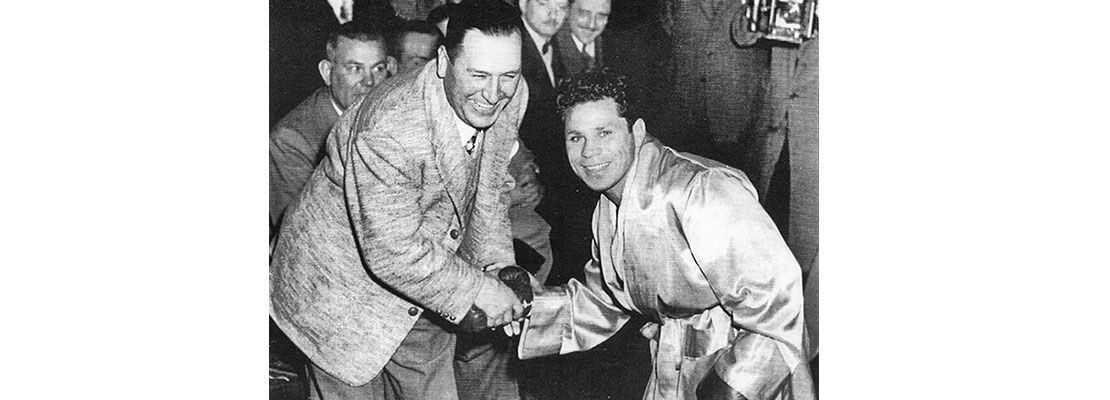 El presidente de la república, teniente general Juan Domingo Perón, simpatizaba con Gatica, al igual que su esposa, María Eva Duarte. Una noche, tras un triunfo del puntano en el Luna Park, el presidente pidió que se lo presentaran. Gatica, con un desparpajo total, tiró otra frase que ya es legendaria: “General, dos potencias se saludan”.