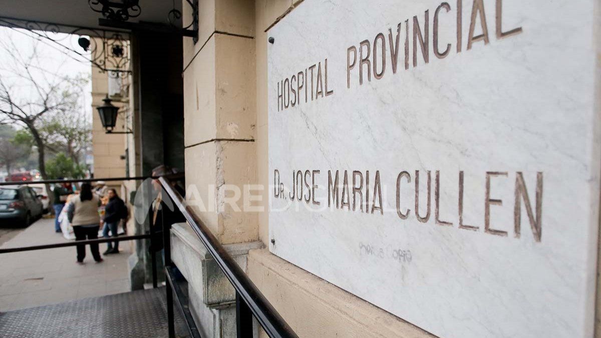 Tiene 21 años, chocó en moto a un camión estacionado en Esperanza y está grave - Aire de Santa Fe - La Gran Radio