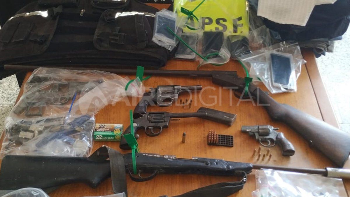 Las armas que fueron secuestradas en los allanamientos.