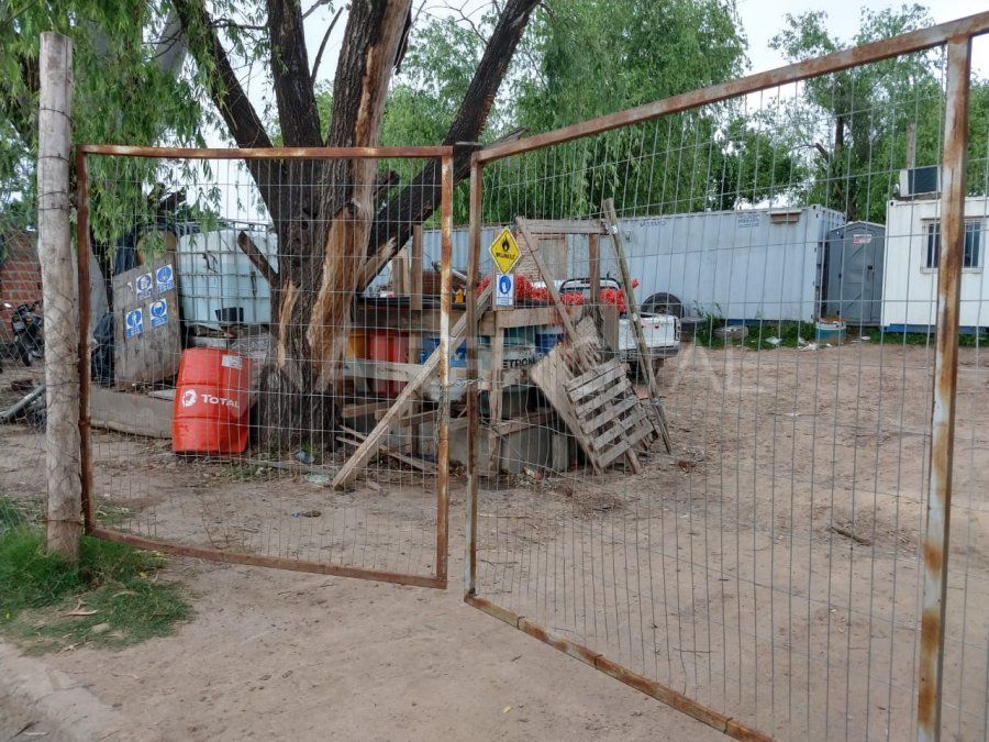 Los trabajadores del Desagüe Espora no pudieron ingresar al obrador porque estaba cerrado