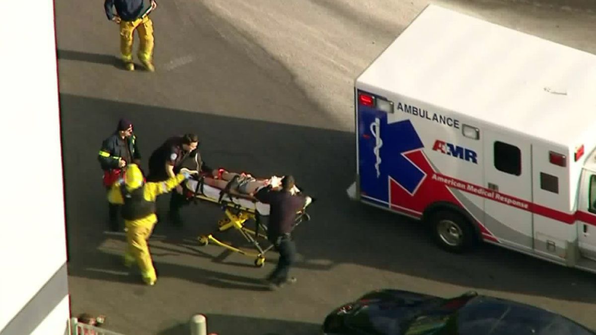 El tiroteo en la escuela secundaria dejó al menos seis heridos, según Los Ángeles Times.