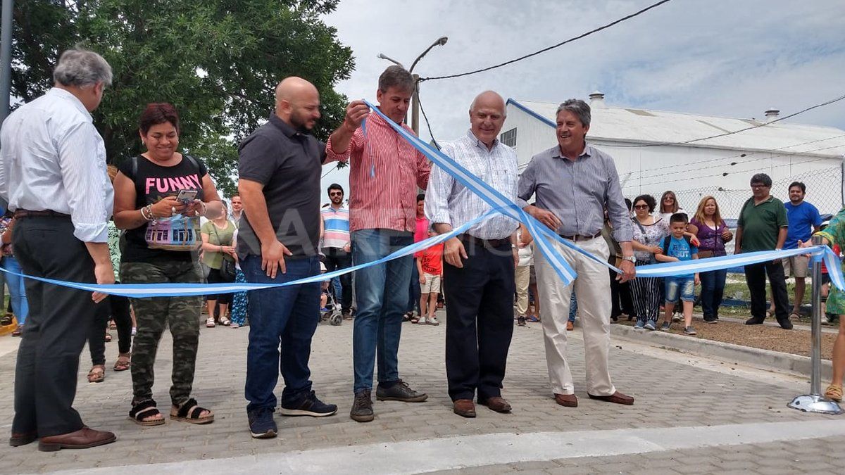 Junto al gobernador Miguel Lifschitz, el intendente electo inauguró el paseo "Ara San Juan".