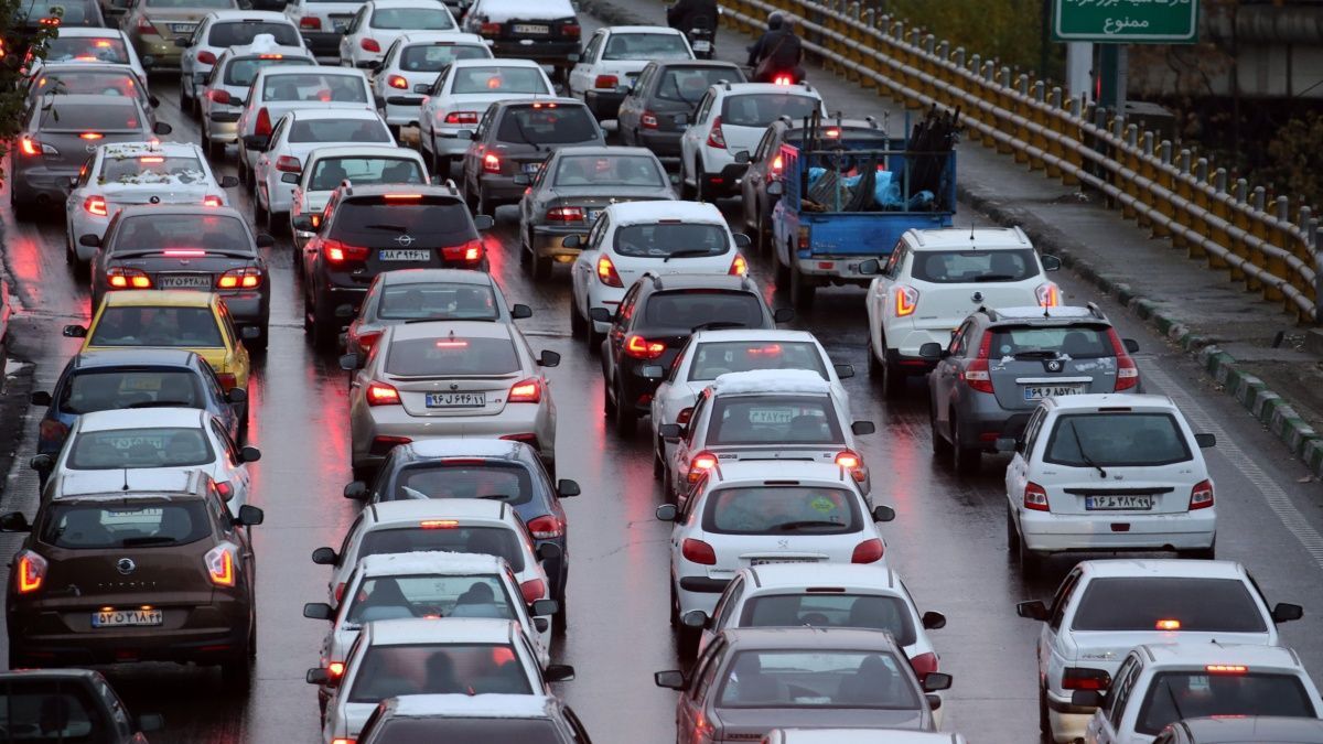 Así protestaban en Irán por el aumento del 50% en el precio del combustible.