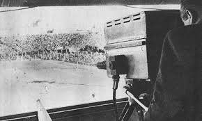 Las c&aacute;maras importadas comenzaban a invadir las canchas del f&uacute;tbol argentino. A&ntilde;o 1951.