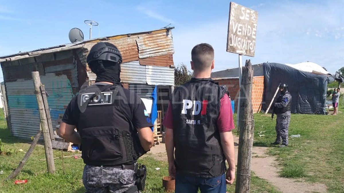 El domingo, efectivos de la PDI inspeccionaron varias viviendas.