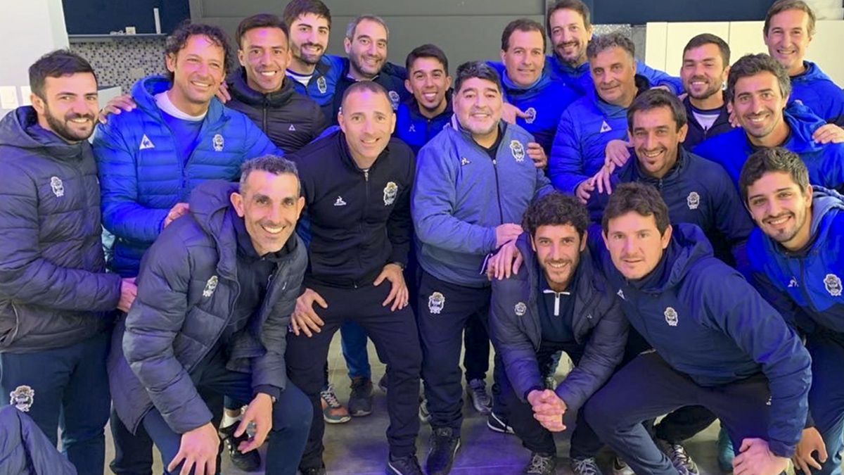 La imagen que el club Gimnasia y Esgrima de La Plata subió en sus redes oficiales para saludar a Diego Maradona en el día del DT.