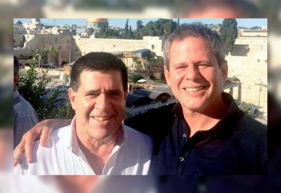 Se sospecha que Cartes ayudó a escapar a su “hermano del alma” Darío Messer, considerado como el mayor “doleiro” cambista del vecino país.