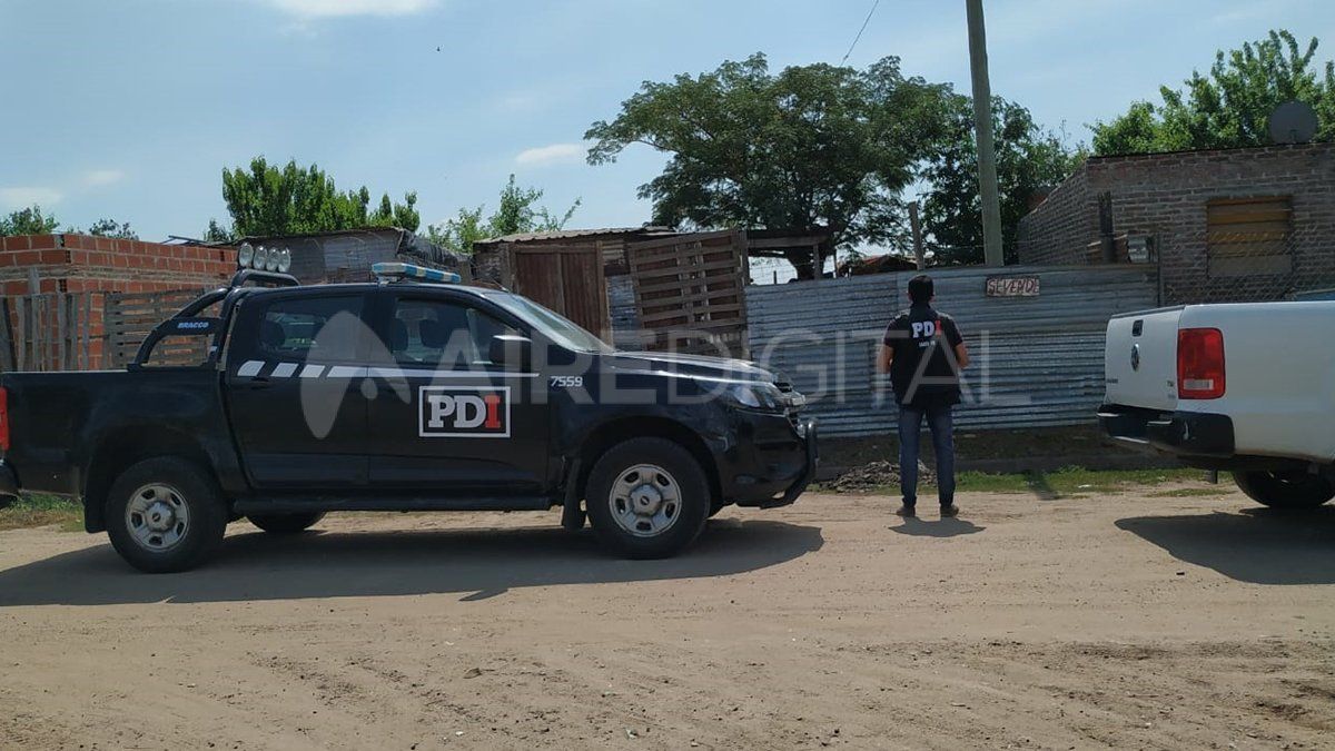 Por el procedimiento fueron detenidas tres personas.