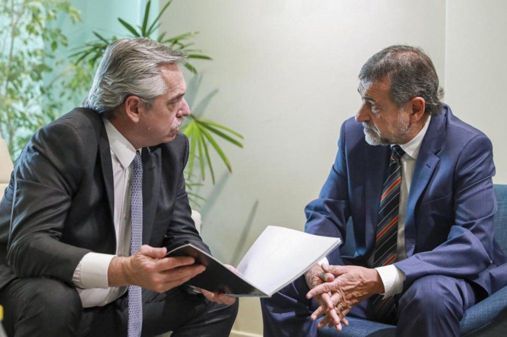 Alberto Fernández junto al senador nacional del Justicialismo, Carlos Caserio.