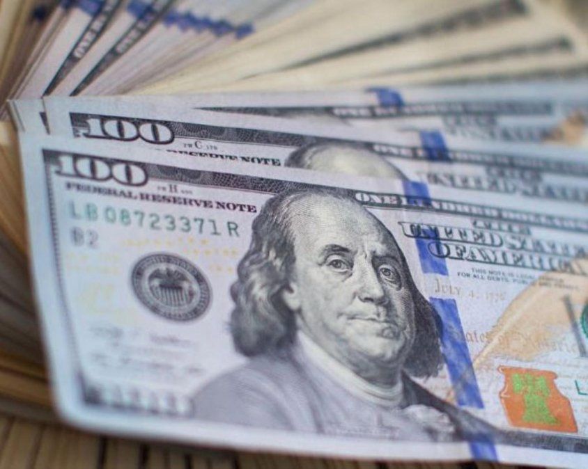 Los gastos con tarjeta en dólares se computarán a cuenta del cupo de US$ 200 mensuales para comprar divisas.