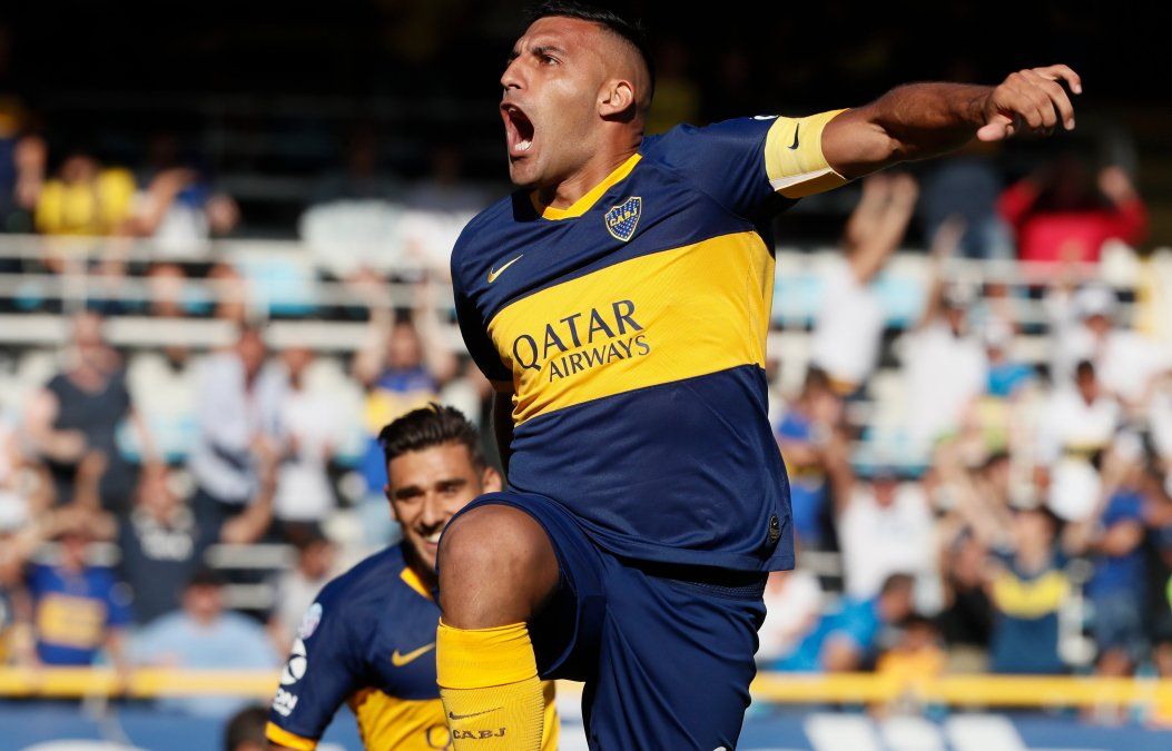 Ramón Ábila, hoy capitán de Boca, anotó de cabeza ante Unión.