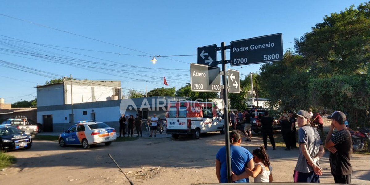 Arzeno al 7300. En una reunión, un hombre sacó un arma, mató a tres personas e hirió a otras dos.