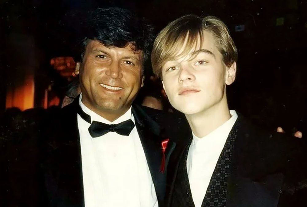 Un productor tomó la imagen en 1994, en plena entrega de los Globos de Oro, en los Estados Unidos. Calvo por entonces era