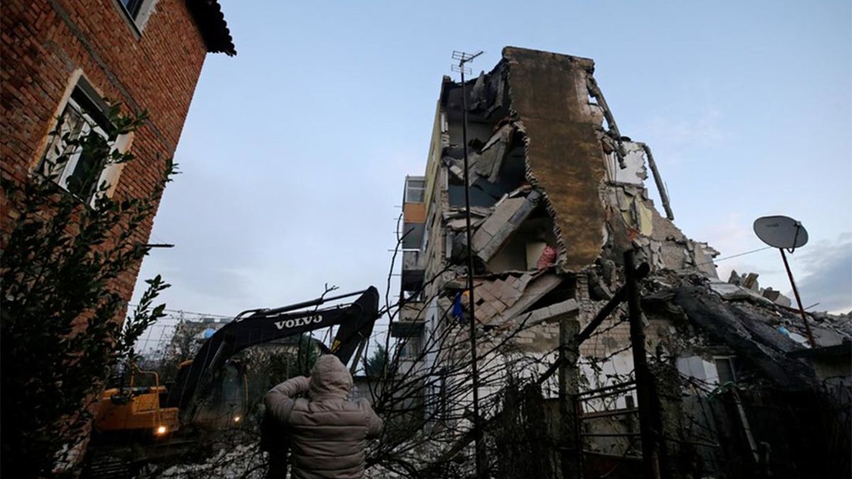 Al menos 6 muertos y 300 heridos en Albania