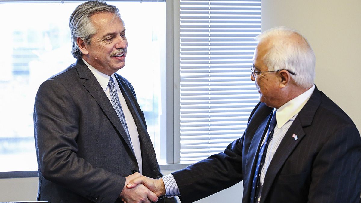 El presidente electo, Alberto Fernández, recibió esta tarde en sus oficinas al embajador de los Estados Unidos, Edward C. Prado, y a funcionarios de la embajada norteamericana.
