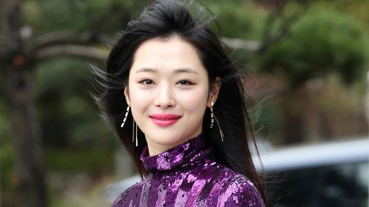 La cantante Sulli, de 25 años, fuera hallada muerta en su casa en Seongnam, Seúl, el 14 de octubre