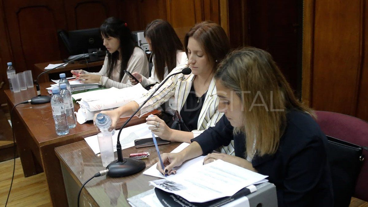 Las fiscales Del Río Ayala y Arri, y las querellantes del CAJ Gerard y Galeano