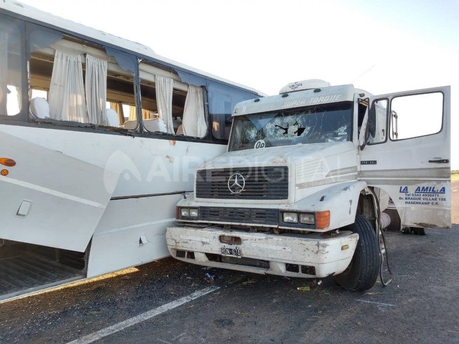 Choque fatal entre un camión y un colectivo a la altura de Coronda