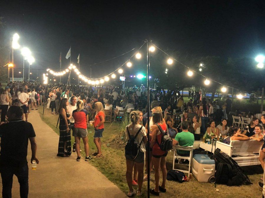 Entrega de premios y ágape final tras las finales de hockey.
