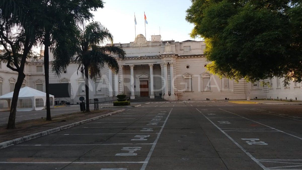 Preparativos en la explanada de Legislatura