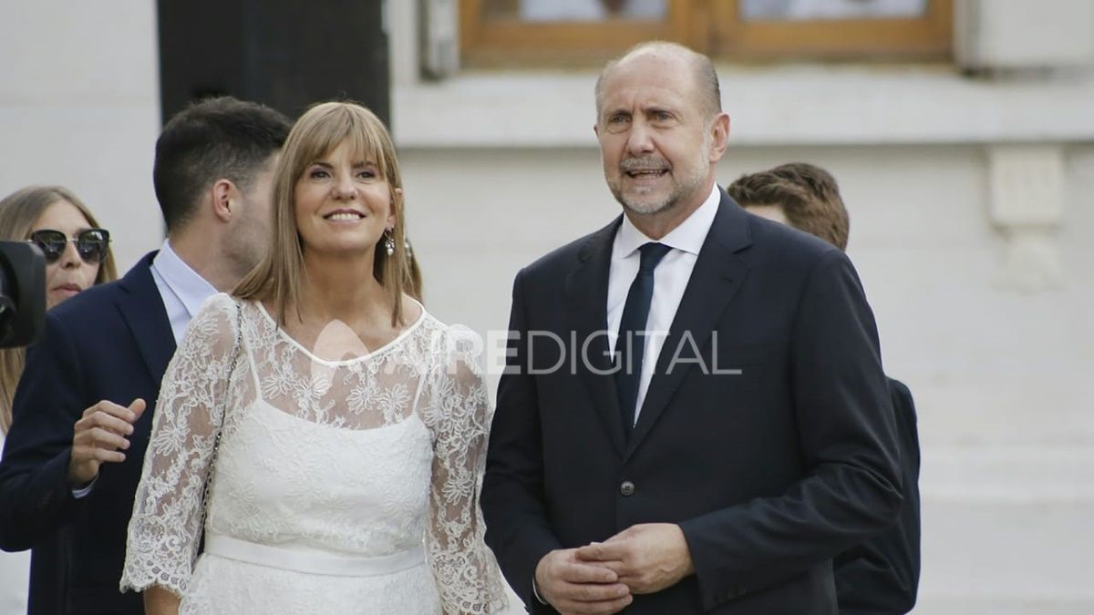 Omar Perotti y Alejandra Rodenas llegaron a la Legislatura minutos después de las 18:30 Omar Perotti y Alejandra Rodenas llegaron a la Legislatura minutos después de las 18:30