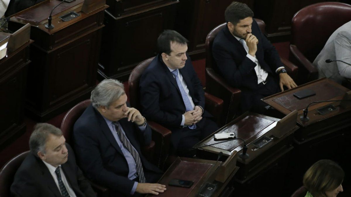 Desde el bloque socialista en la Cámara de Diputados adelantan que no aprobarán las leyes pedidas por el gobernador Perotti sin analizar en detalle el contenido y sin que los ministros brinden explicaciones. Desde el bloque socialista en la Cámara de Diputados adelantan que no aprobarán las leyes pedidas por el gobernador Perotti sin analizar en detalle el contenido y sin que los ministros brinden explicaciones.